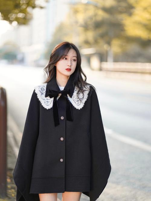 橘色短款斗篷怎么搭配