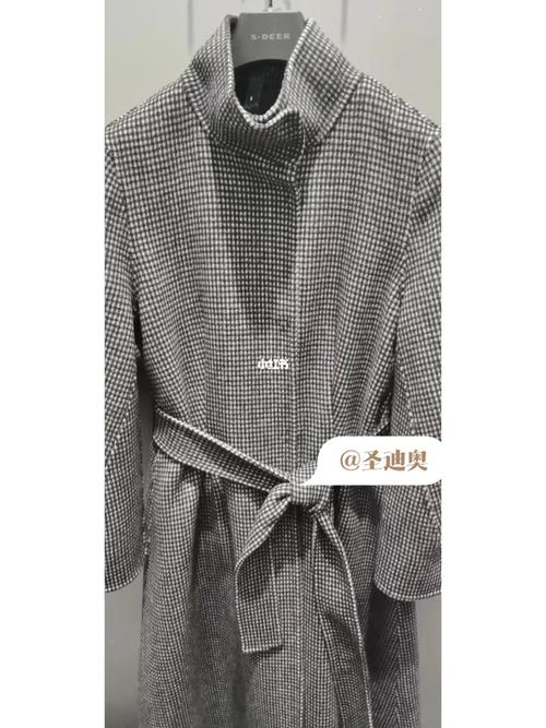 怎么搭配泡泡袖大衣