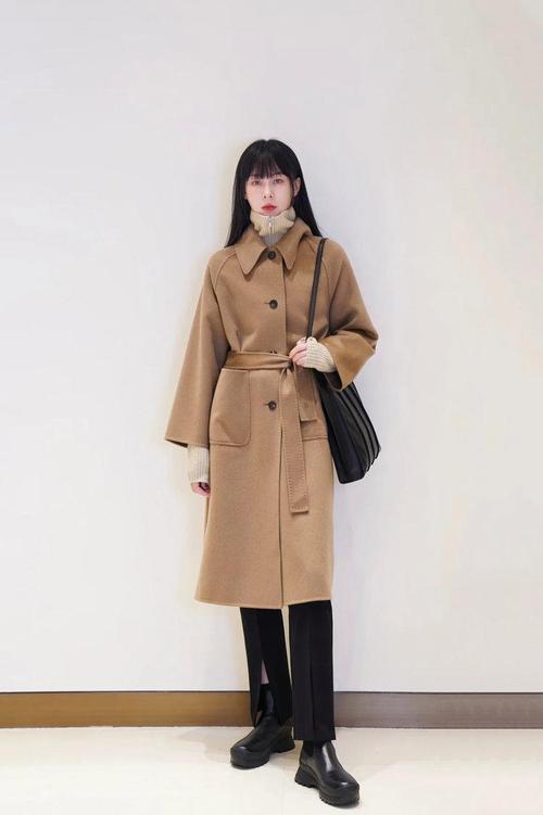 呢外套怎么搭配衬衫图片