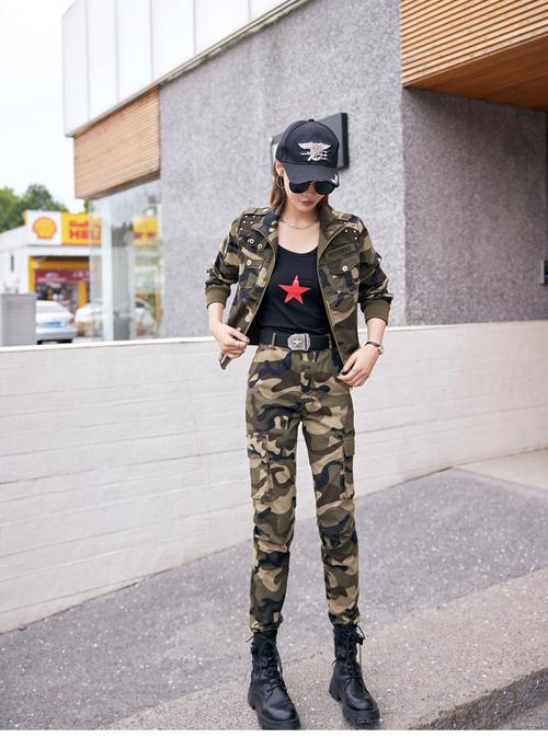 迷彩外套怎么搭配潮