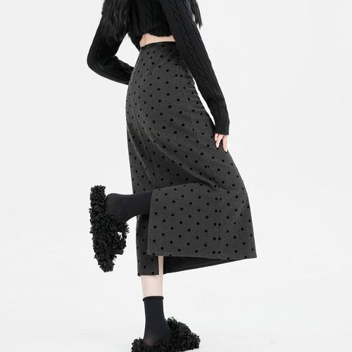 灰色包裙配什么上衣