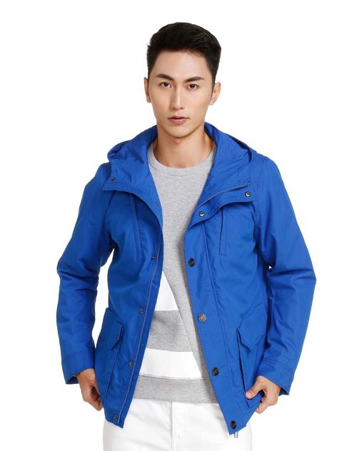 男生宝蓝色外套怎么搭配