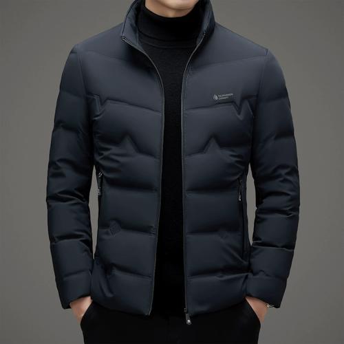 男士的酒红色的羽绒服怎么搭配