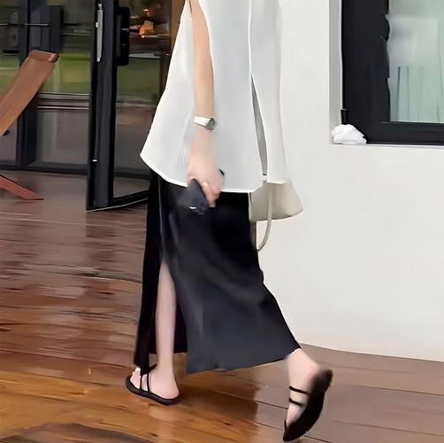 后开叉中长裙怎么搭配