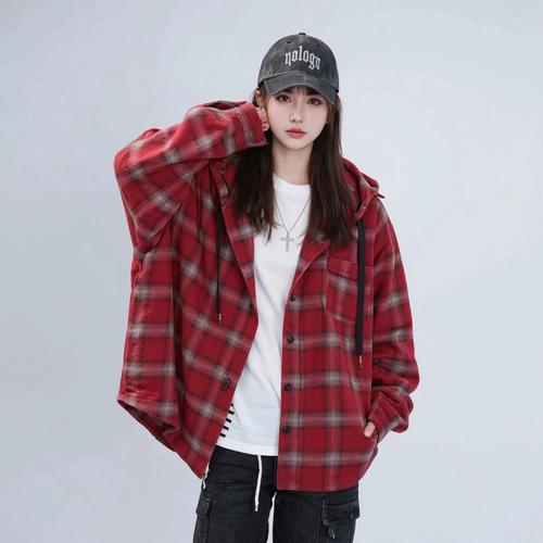 红色格子衫怎么搭配