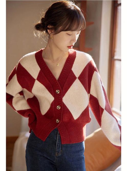 红色格子衫怎么搭配