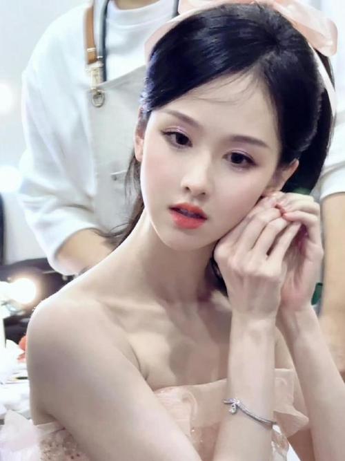 鹅蛋脸是什么样的