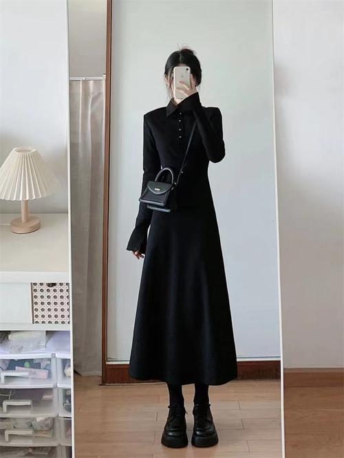 黑色长裙外面怎么搭配