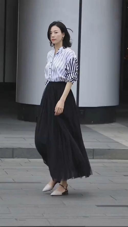 黑白条纹衬衫怎么搭配图片