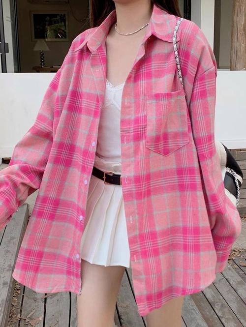 粉色长款衬衫怎么搭配外套