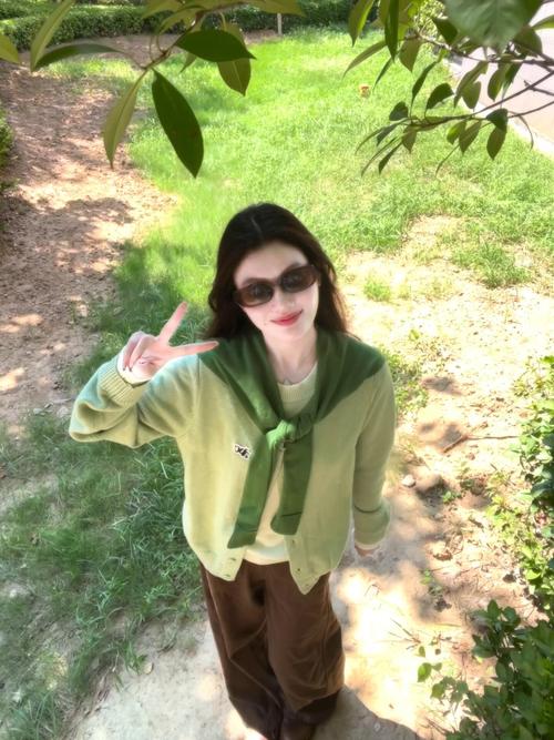 绿色外套配什么鞋子