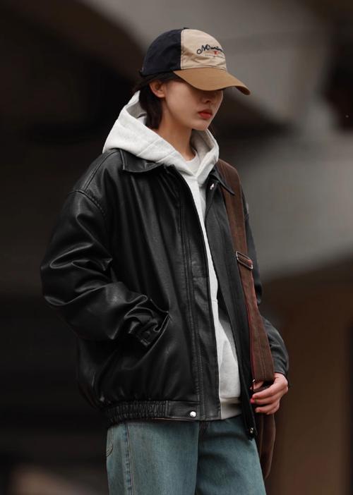 皮衣外套怎么搭配好看