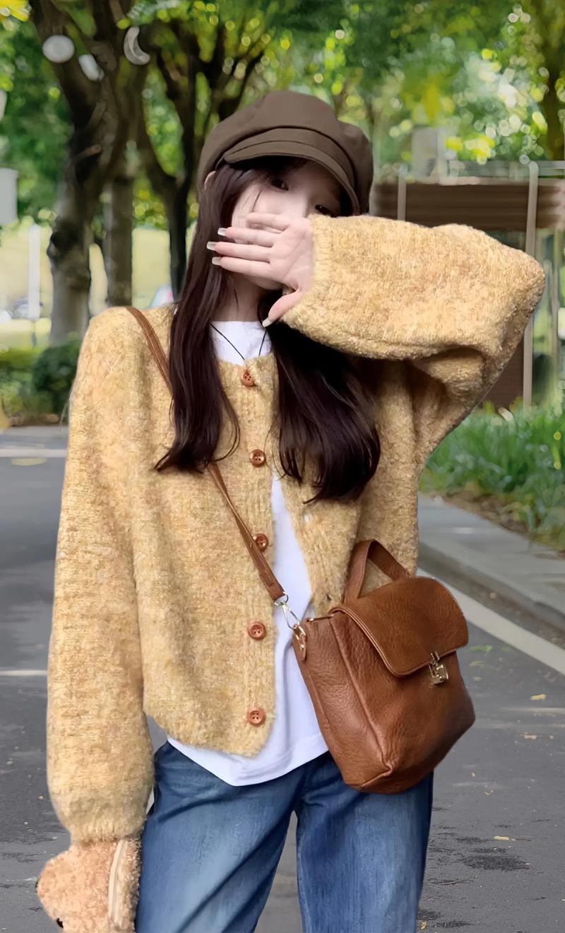 黄色中长款毛衫怎么搭配