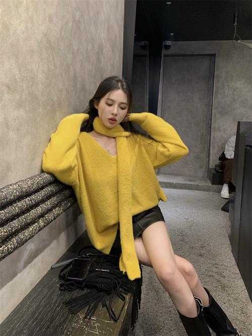 姜黄色毛衣怎么搭配外套