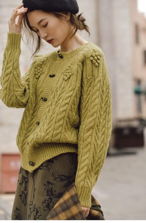 姜黄色毛衣怎么搭配外套