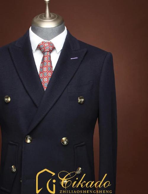 藏青风衣怎么搭配男