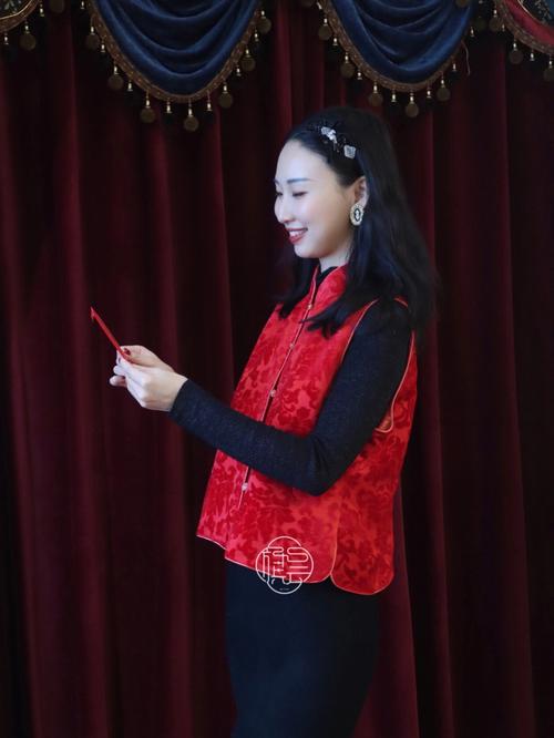 红色褂子怎么搭配