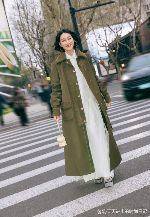 咖啡色的风衣怎么搭配