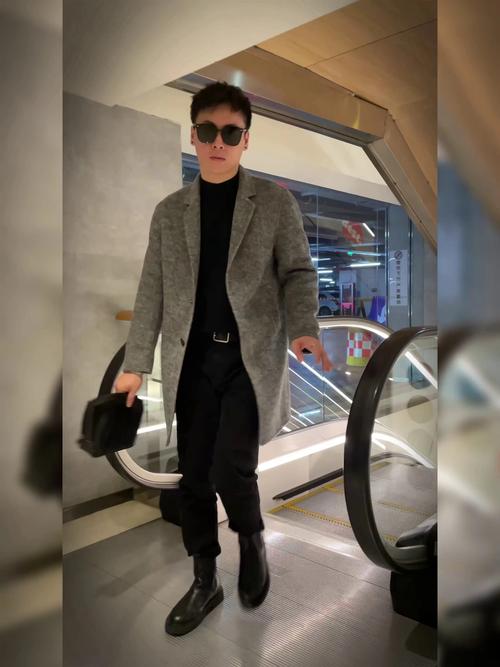 男士驼色大衣怎么搭配