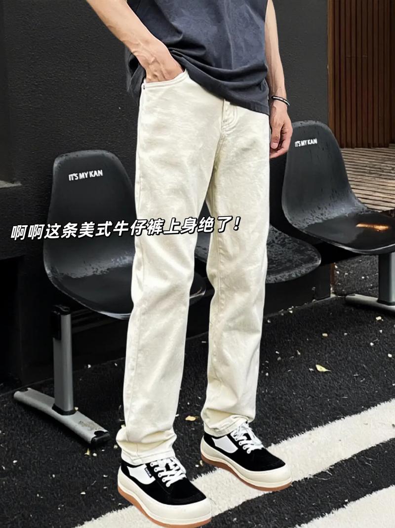 男生米色裤子怎么搭配图片