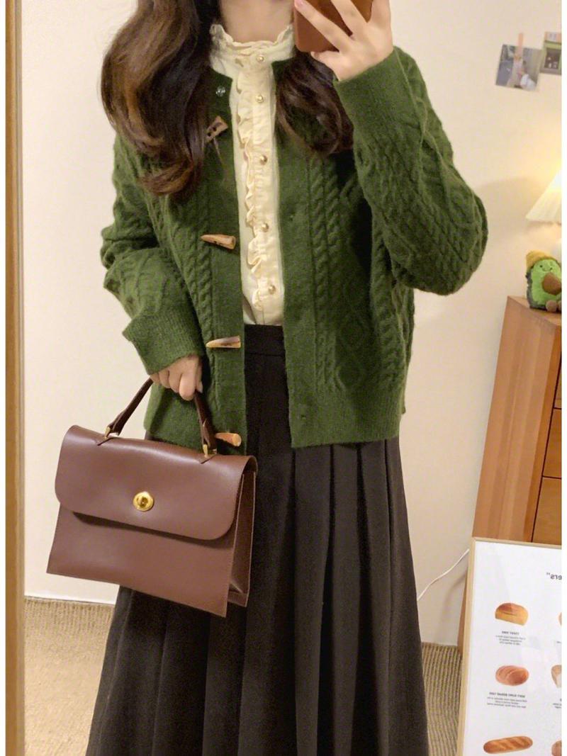 墨绿色的衣服怎么搭配