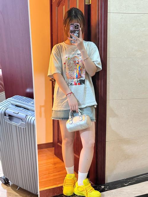 黄色的鞋子怎么搭配