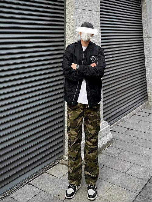 迷彩外套怎么搭配男