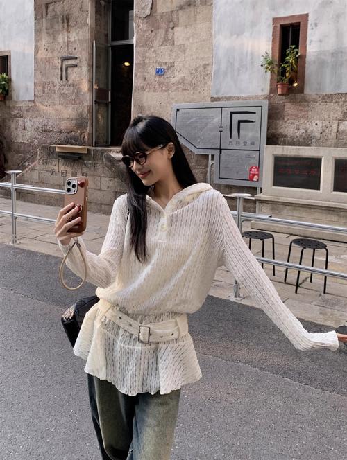 米白色针织衫怎么搭配