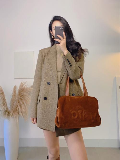 尖头的英伦风靴子怎么搭配