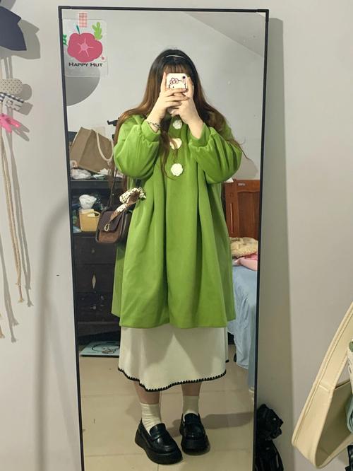 绿色斗篷外套怎么搭配