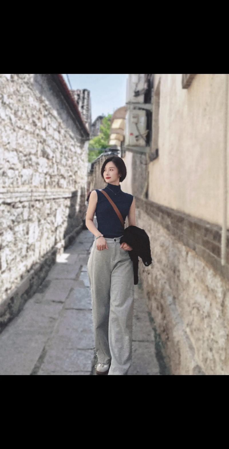 超短发女生怎么搭配衣服