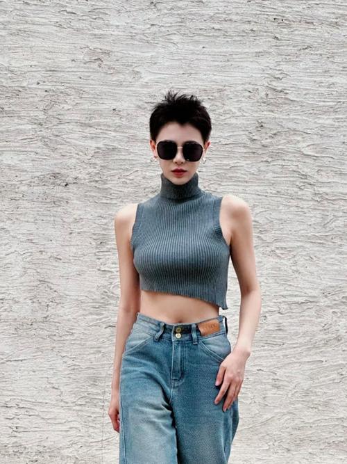 超短发女生怎么搭配衣服