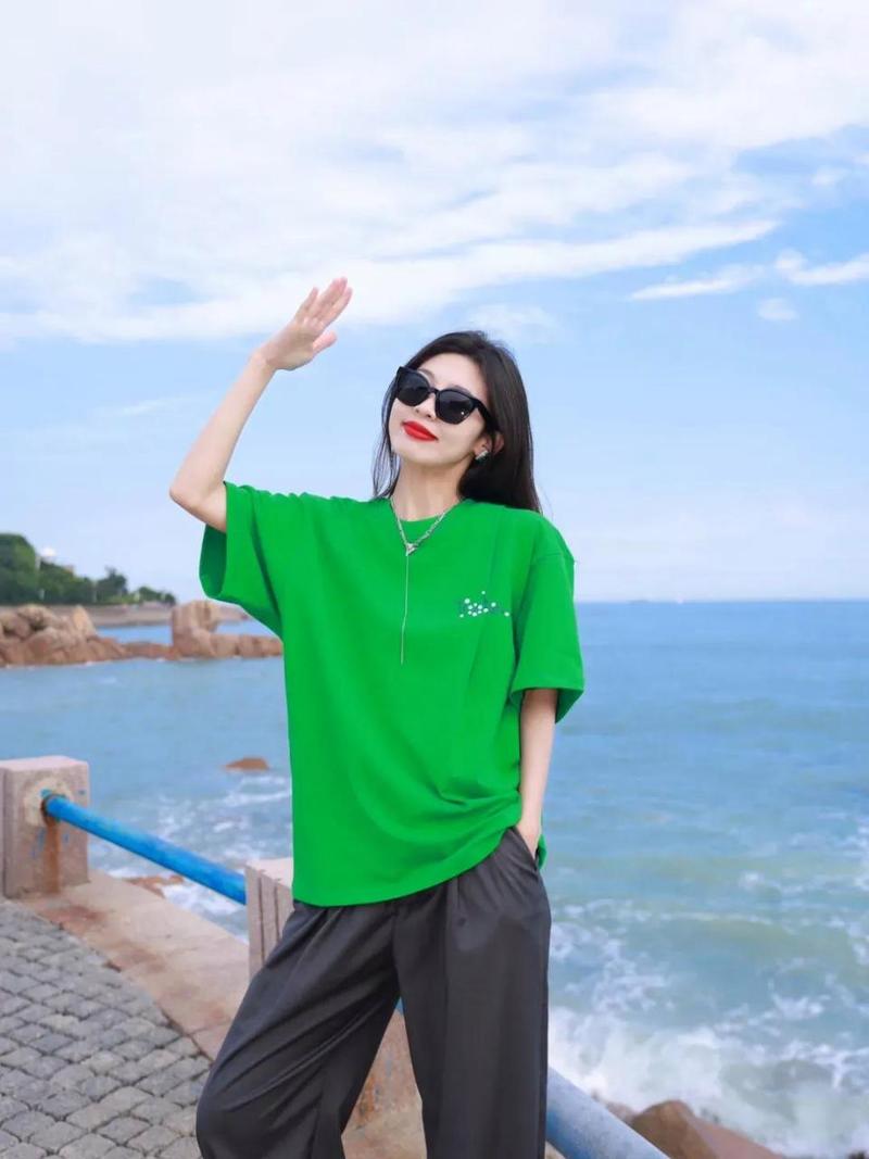 绿的衣服怎么搭配图片