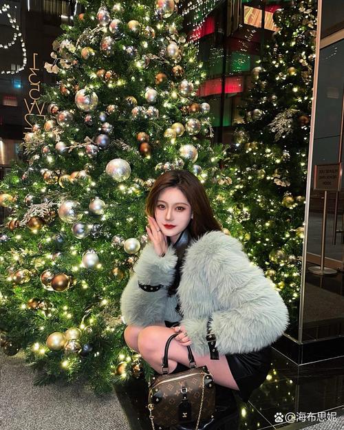 淡绿色皮草中长款怎么搭配