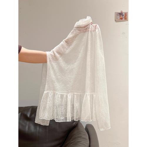 冬季白色蕾丝罩衫怎么搭配好看