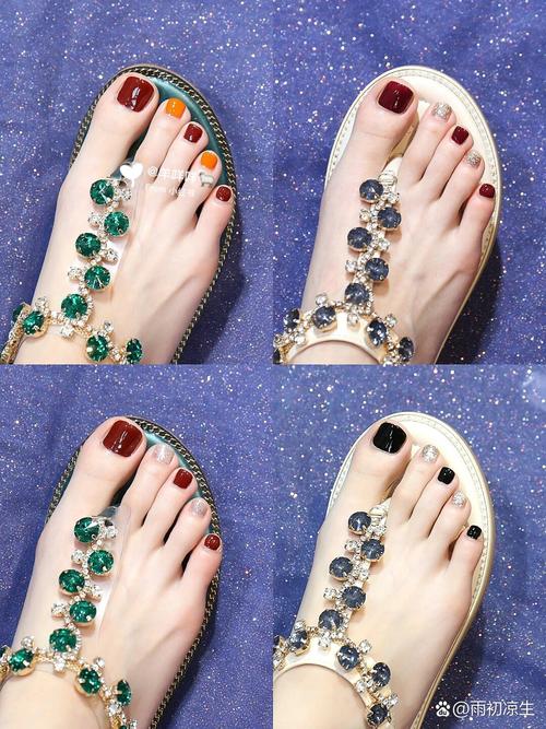 蓝色指甲油怎么搭配