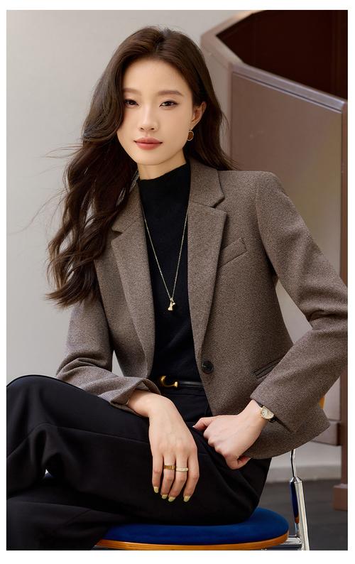 女士西装怎么搭配好看