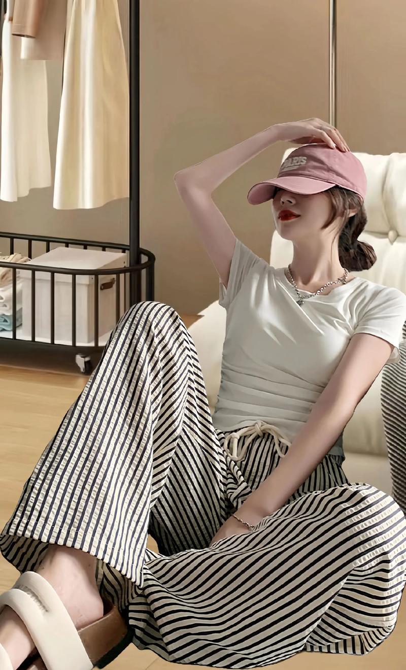 条纹裤怎么搭配图片