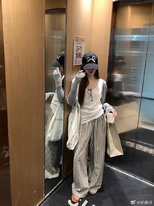 条纹裤怎么搭配图片