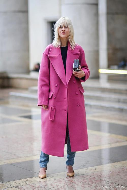 欧美粉色大衣怎么搭配