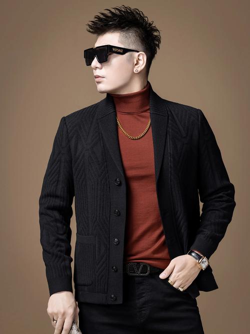 男黑色西装外套怎么搭配