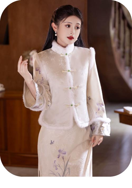 夹棉无袖旗袍怎么搭配