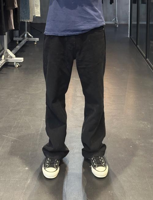 男士夏天黑色运动鞋裤子怎么搭配