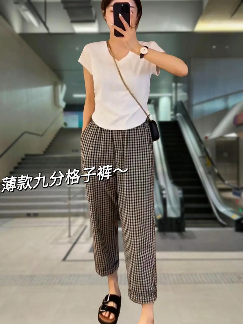 九分打底裤跟连脚的怎么搭配