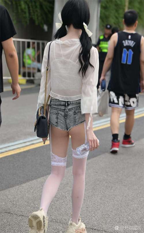 夏天穿丝袜怎么搭配