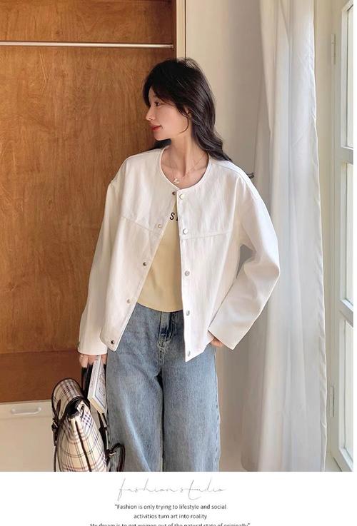 夏天白色外套怎么搭配