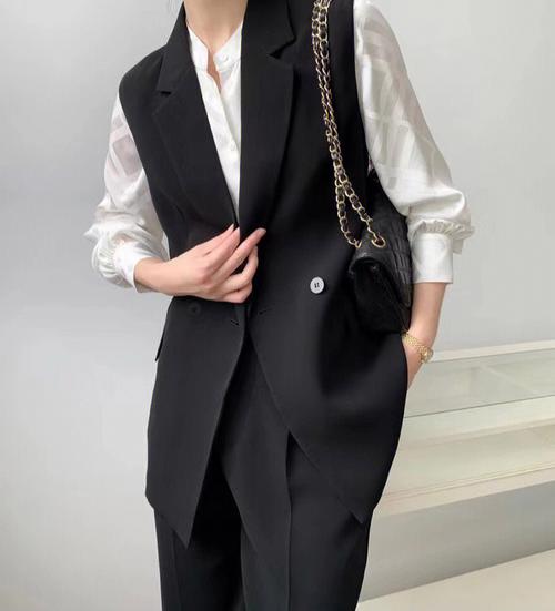 西装马甲怎么搭配好看