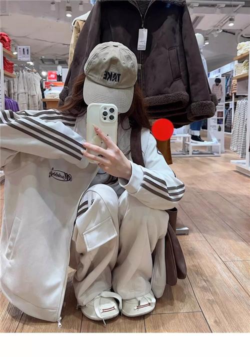 卫衣大码怎么搭配