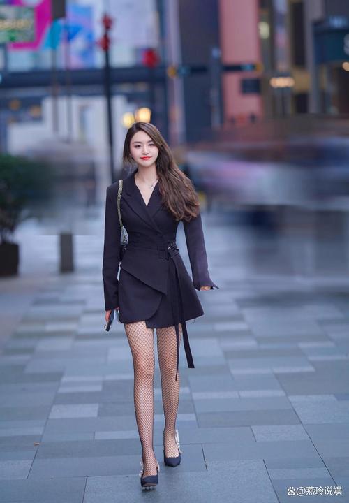 网袜搭配裤子怎么穿