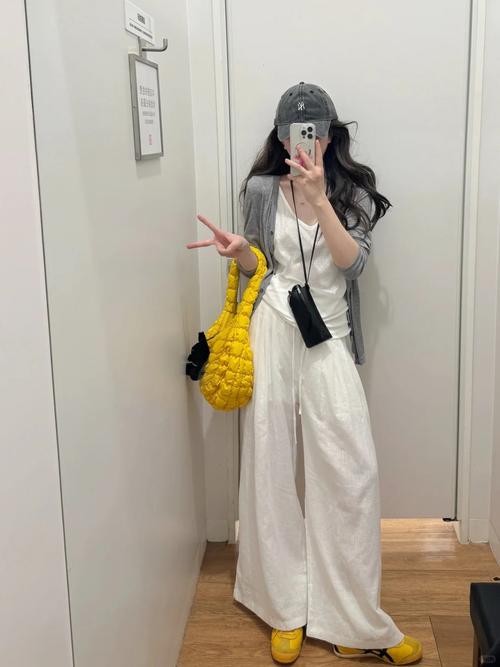 外套背心里面怎么搭配